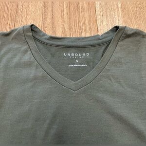 Men's Unbound Merino Olive V-Neck Shirt Small